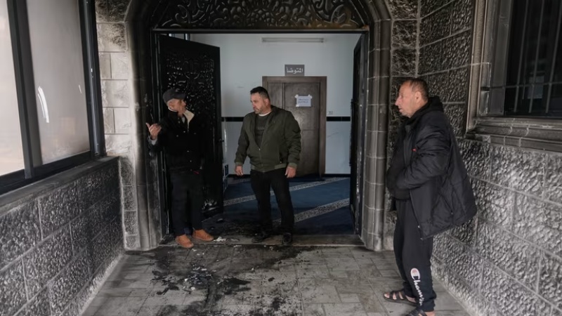 Israeli settlers set fire on West Bank Mosque, spray hate graffiti