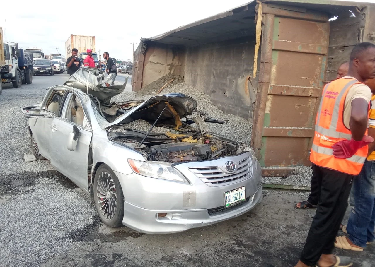 Man dies, wife injured as truck crushes car in Lagos