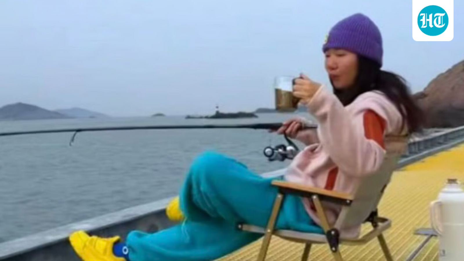 Chinese woman quits management job to live alone on deserted island