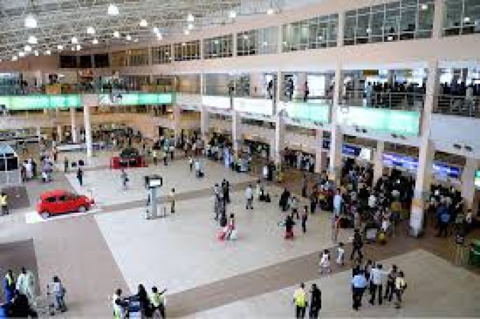 Chaos continues at Lagos airport toll gates over roll out of go-cashless cards