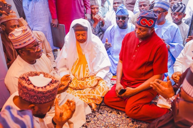 Yilwatda visits Kano to commiserate with Chief of Staff on mother's loss