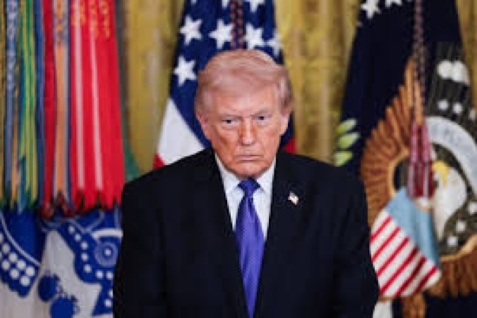 Trump advisers work to mitigate a political nightmare on Iran as president fuels messaging chaos