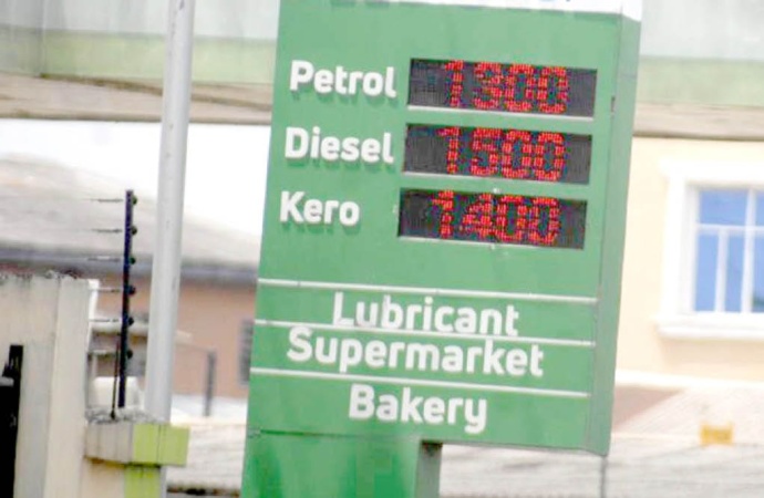 Fuel crisis deepens, economists tell FG to act