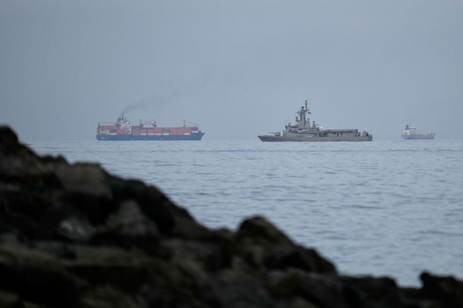 US furiously seeks to avert potential monthslong closure of Strait of Hormuz