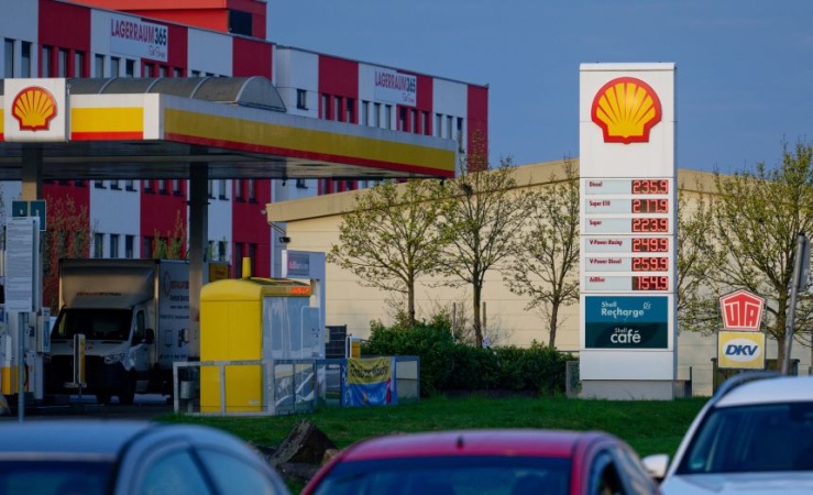 Oil prices plunge as Trump hails ‘productive’ conversations with Iran on an end to the war