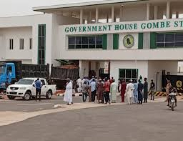 Truck loaded with sand crashes into Gombe govt house