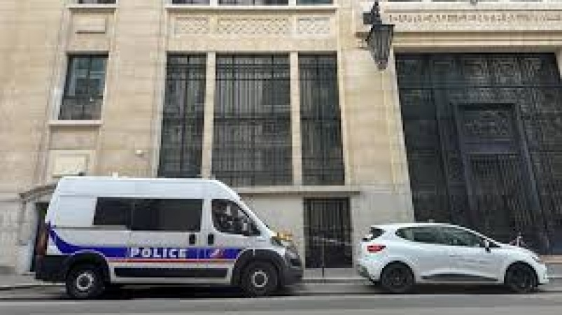 Three arrested in Paris after attempted bomb attack outside Bank of America