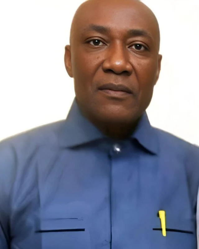 Governor's aide slumps, dies suddenly