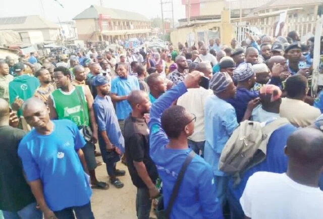 Osun residents protest blackout, give IBEDC seven-day ultimatum