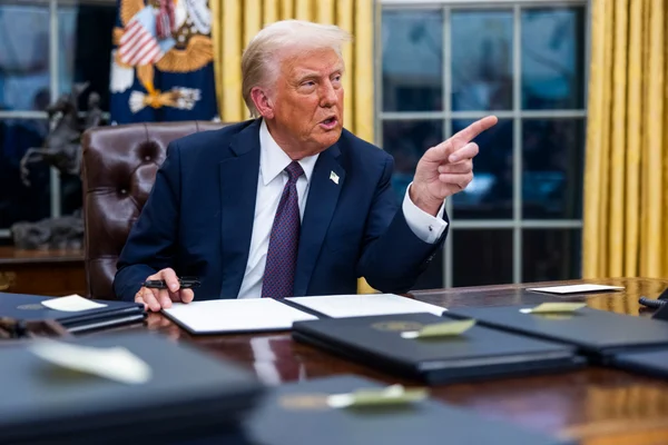 Breaking News: Trump extends deadline to reopen Strait of Hormuz