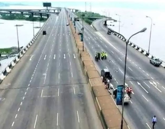 FG dismisses viral claim of missing manhole covers on Eko Bridge