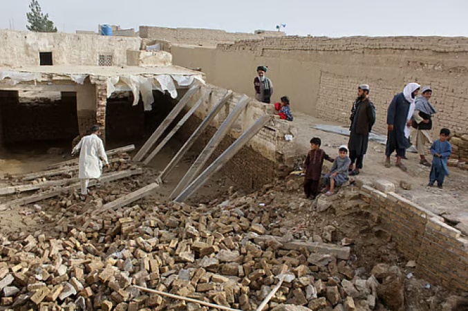 Earthquake wipes out eight family members