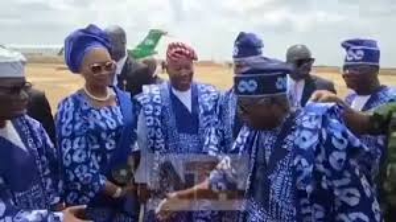 Tinubu bows in respect to Obasanjo, Osoba at Ogun airport reception 