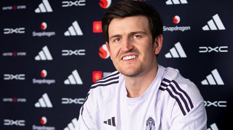 Maguire signs one-year contract at Man Utd