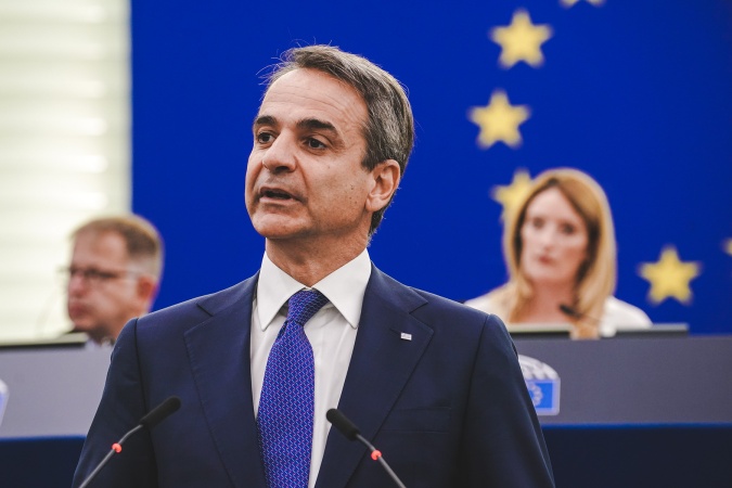 Greece to ban social media access for children under 15 in 2027