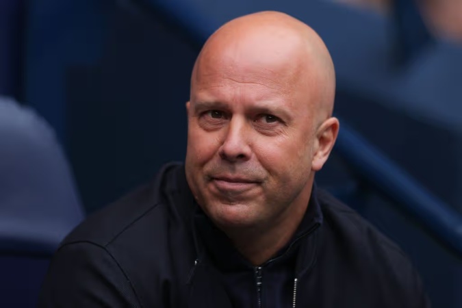 Liverpool boss Arne Slot told he's been 'thrown under the bus' by senior players