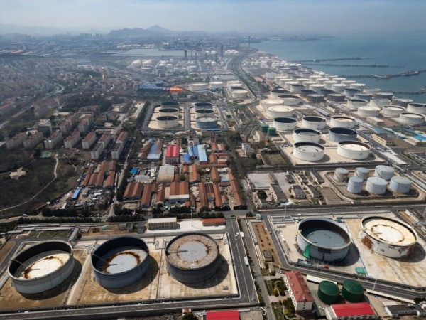 Oil prices rise after Trump threatens to block passage through Strait of Hormuz