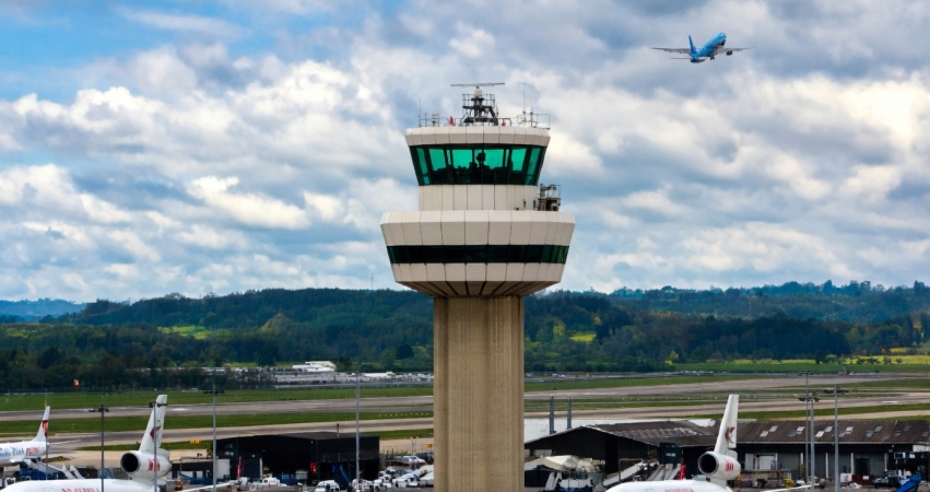 Air traffic controllers warn of nationwide flight delays over safety concerns