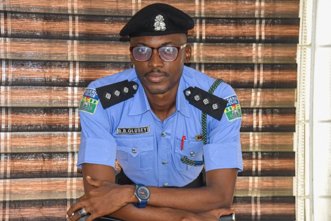 Police arrest two car dealers, recover stolen vehicle in Ogun  