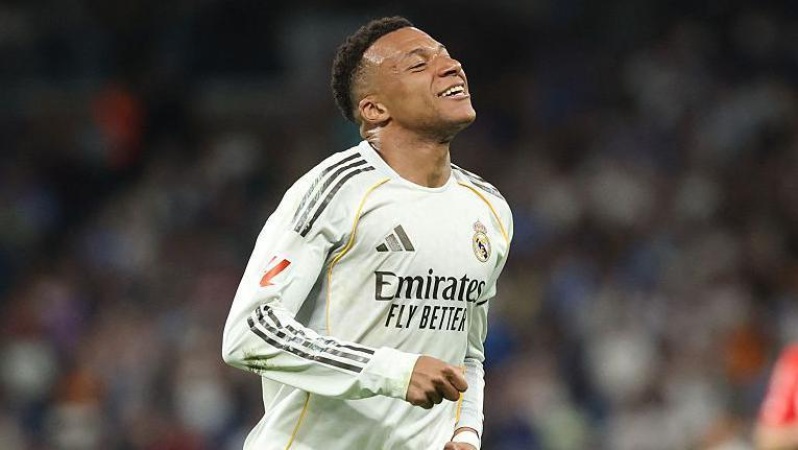 Mbappe and Vinicius Jr score as Real cut Barca's lead