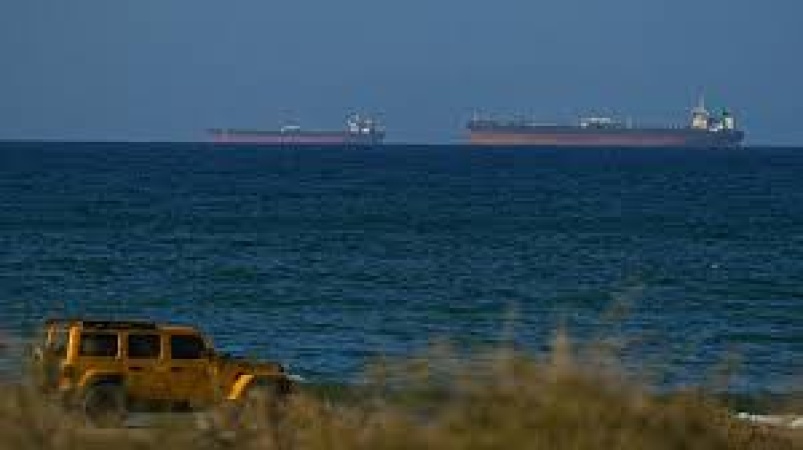 Ship traffic near standstill around Hormuz as only 6 vessels move in last 24 hours