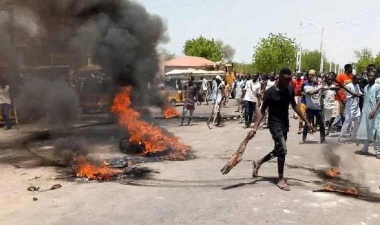Three burnt alive in Plateau over death of traditional ruler