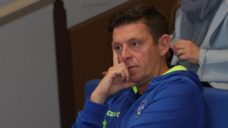 Italian referee chief suspends himself over allegations