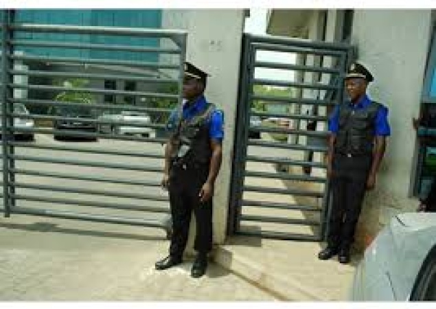 Midnight robber dies after physical combat with security guard 