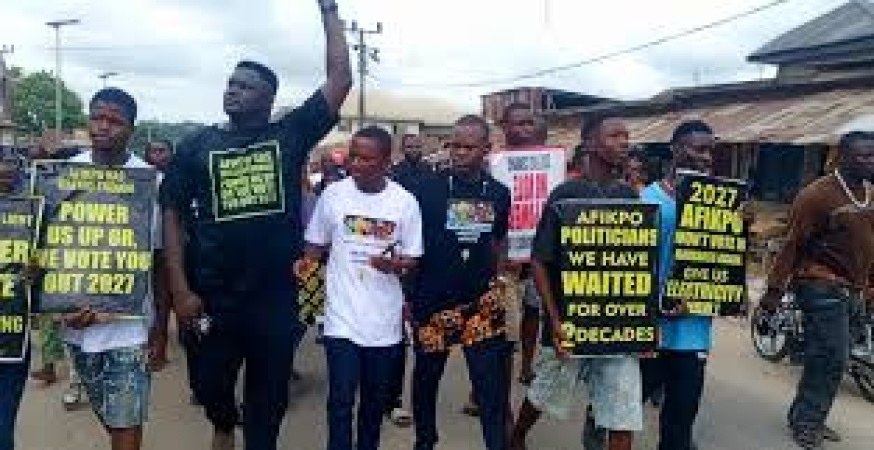 Ebonyi youths protest 25-year blackout, threaten election boycott over outage