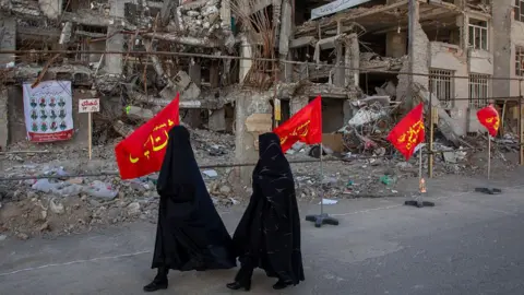 Little sign of breakthrough as Trump's Iran deadline nears