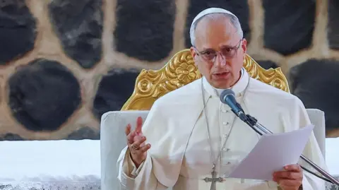 Pope criticises 'tyrants' who spend billions on wars after Trump spat