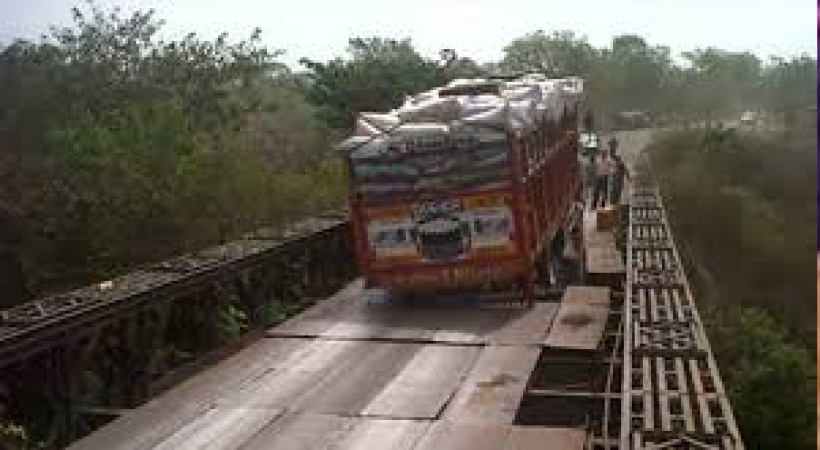Motorists, pedestrians lament as Mooro bridge collapses