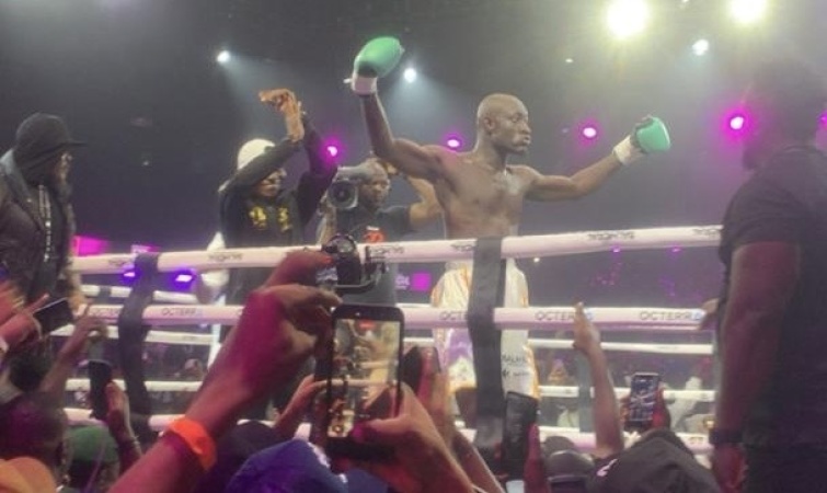 BREAKING: Carter Efe beats Portable in celebrity boxing match