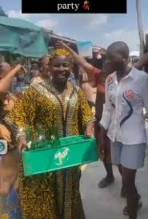 Find them for me – Mo Bimpe responds to video of market women rejoicing over the birth of her triplets 