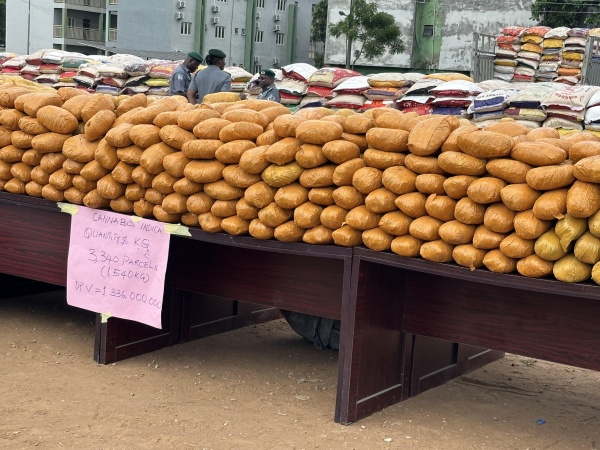 Customs arrests 71-year-old with N2.35bn cocaine along Lagos-Abidjan corridor