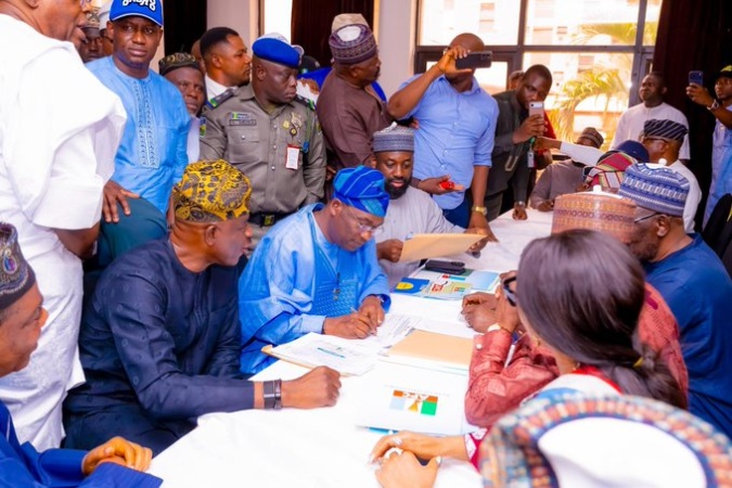Hamzat submits Lagos governorship forms