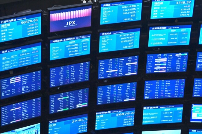 US stocks end mostly higher as tech rally pushes Nasdaq, S&P 500 to record highs
