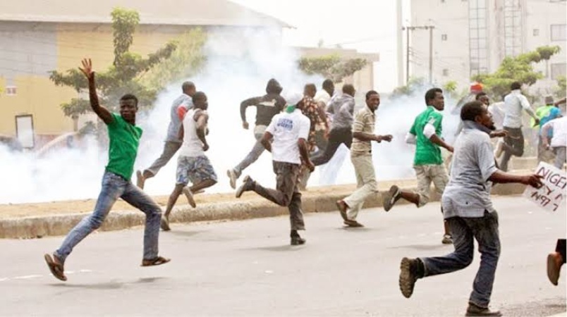 Thugs kill retiring police officer on peace mission