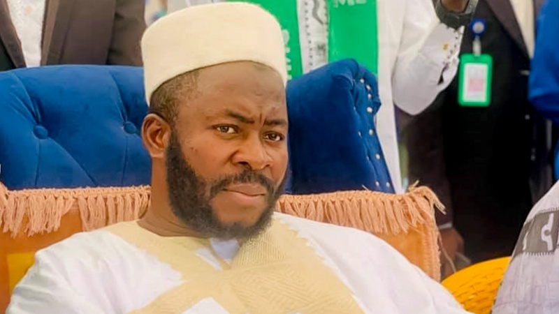 Muslim leader threatens whoever opposes Shariah law 