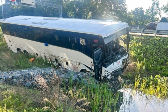 Bus crashes into six cars in Virginia, killing 5 and injuring dozen