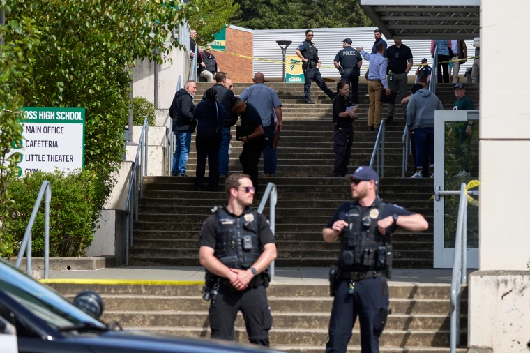 6 injured in high school stabbing in Washington state