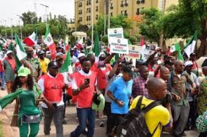 Federal civil servants reject N100,000 minimum wage proposal