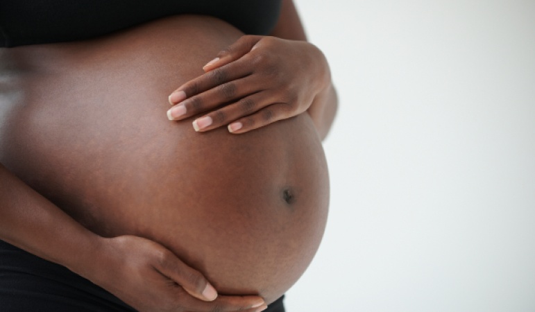 8 months pregnant housewife files for divorce