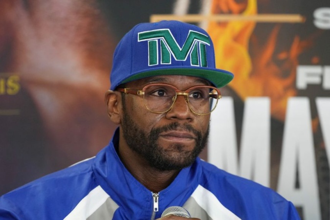 Boxer Floyd Mayweather faces felony charges over alleged theft and $200K check fraud