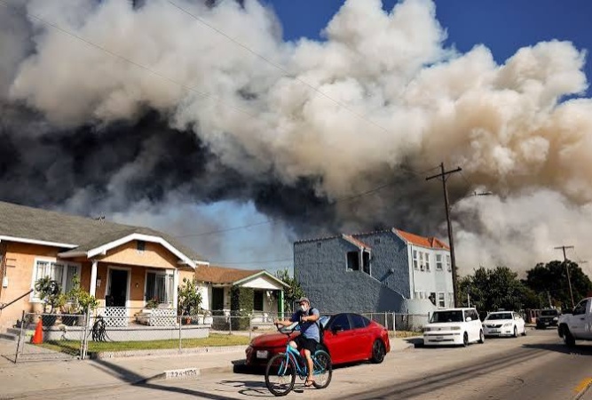 Burning throats and persistent headaches: What life is like in Los Angeles neighborhood plagued by a weeklong warehouse fire