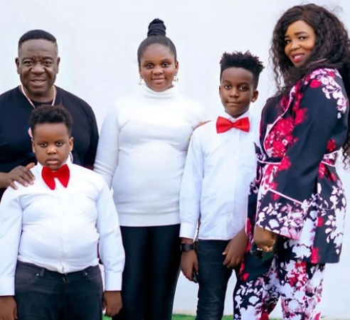 Late Mr Ibu’s family gets N7.5m donations for rent, school fees