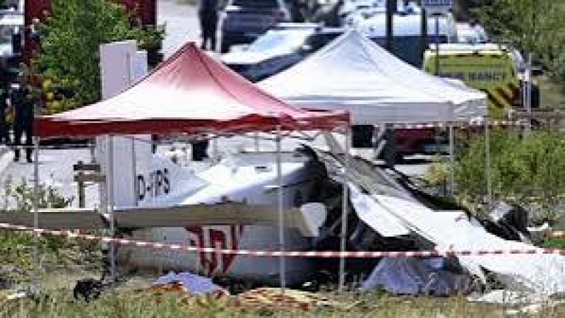 Plane crash kills pilot, all 10 passengers in France
