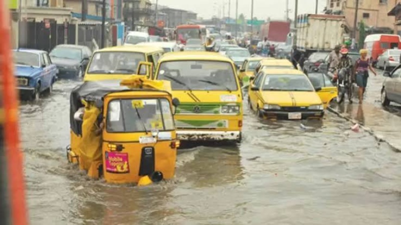 Motorists, commuters stranded as floods submerge Lagos roads