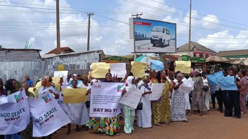 Federal workers in Oyo protest unpaid allowances, insecurity