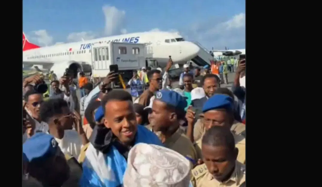 Omar Artan receives hero’s welcome in Somalia after denied entry to US